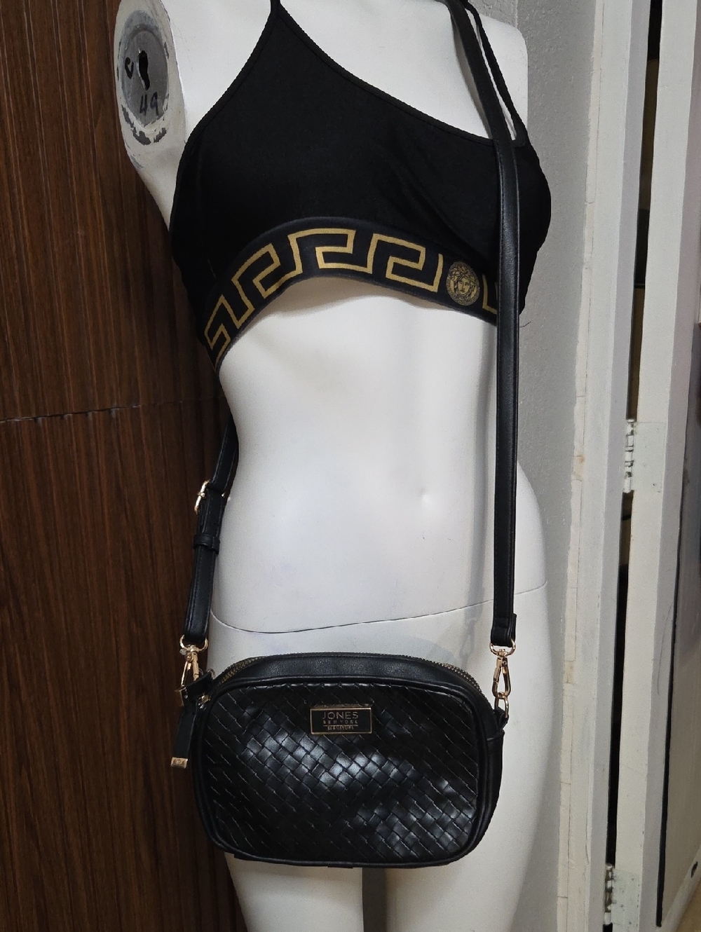 Vitage Jones New York Black Woven Crossbody with Gold Hardware Rn#108833